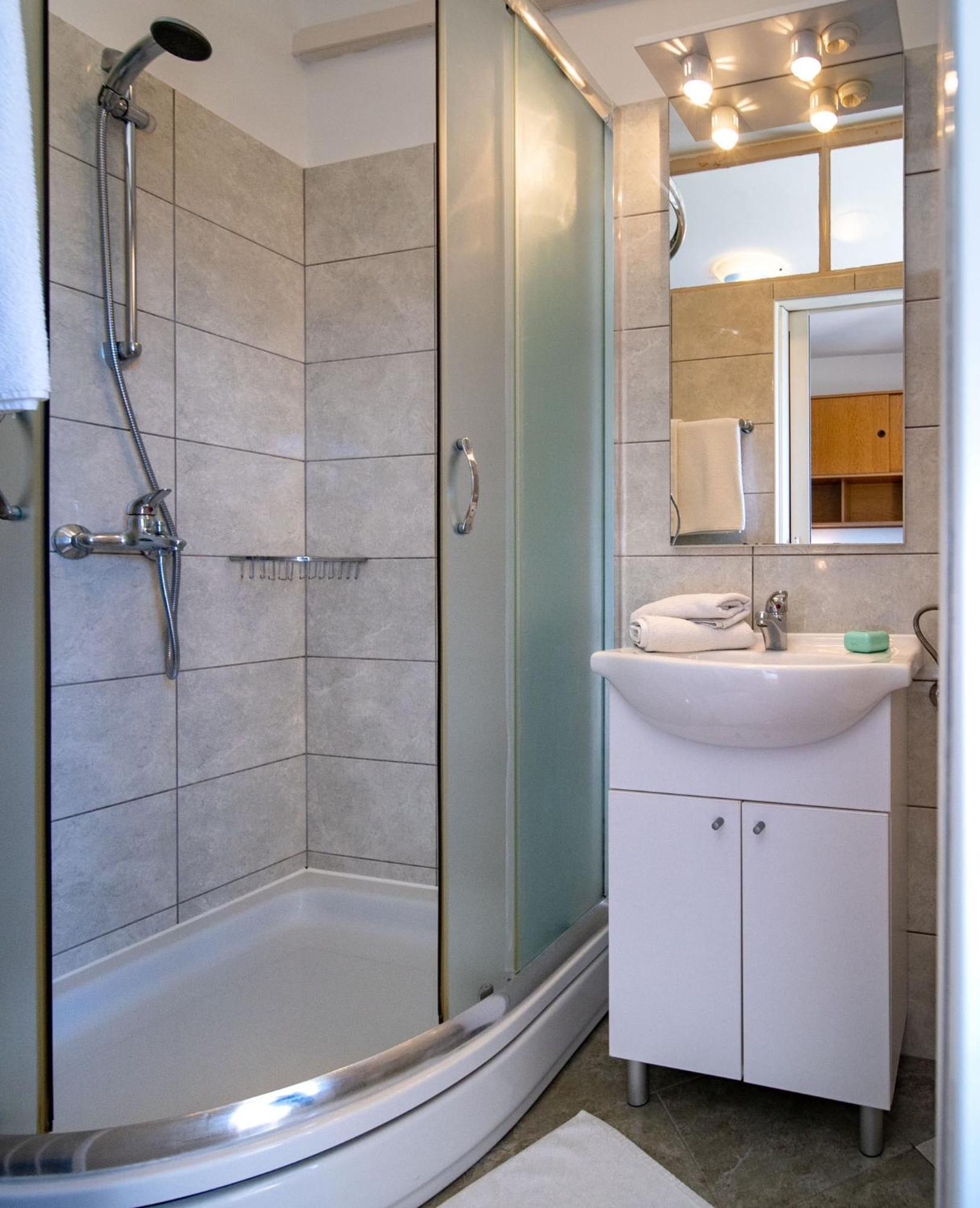 Apartments & Rooms Fam Ribaric Banjol Eksteriør bilde