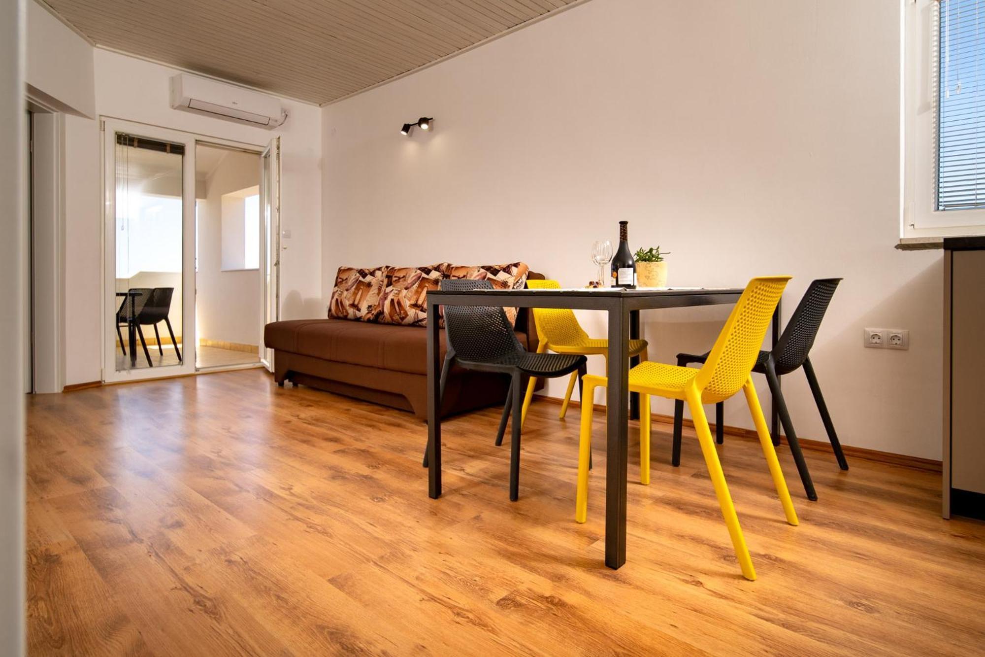 Apartments & Rooms Fam Ribaric Banjol Eksteriør bilde