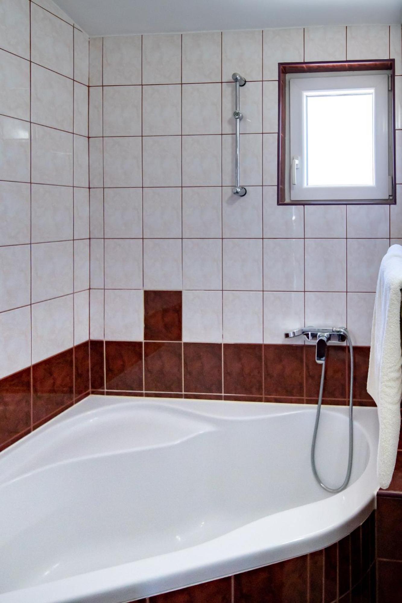 Apartments & Rooms Fam Ribaric Banjol Eksteriør bilde