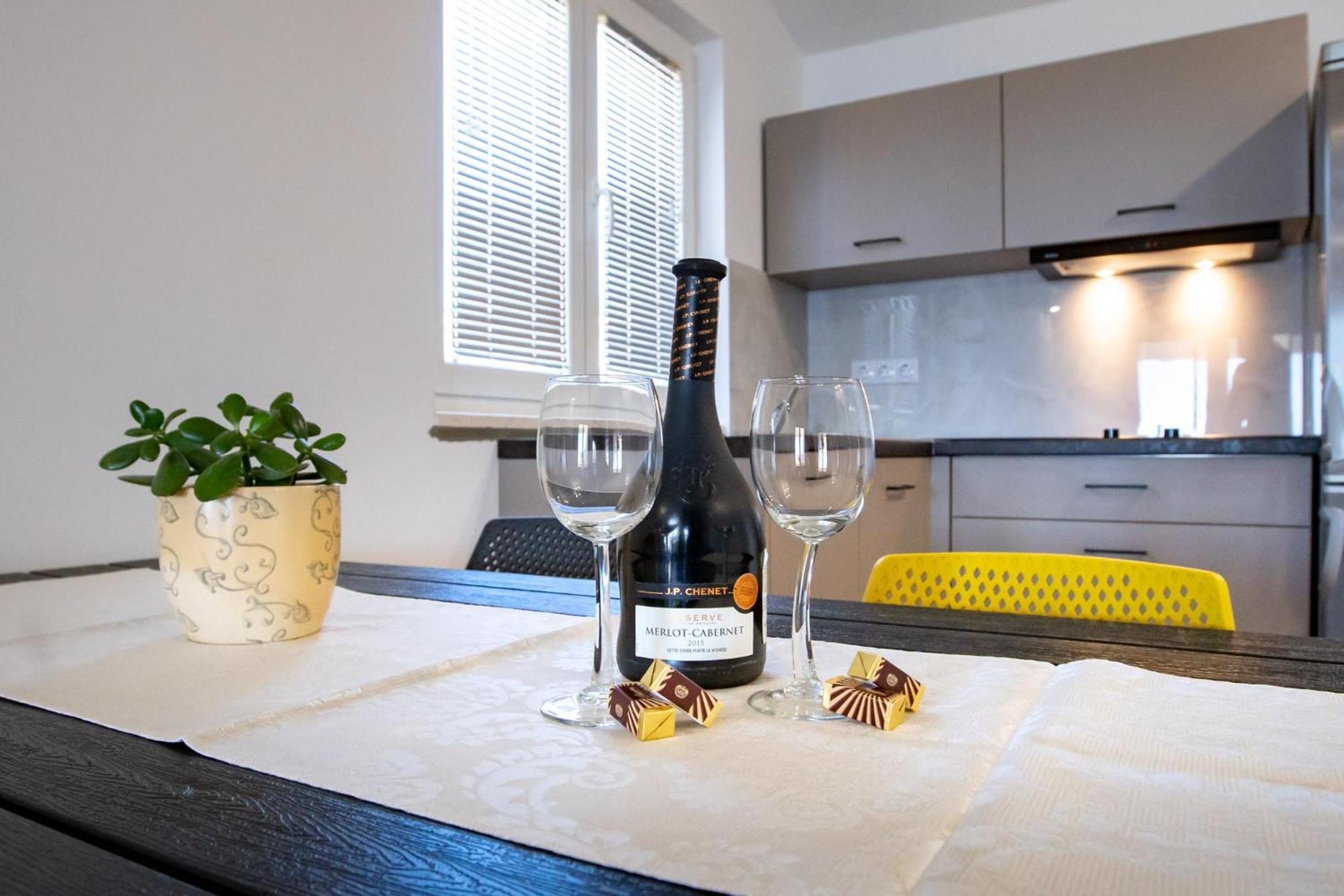 Apartments & Rooms Fam Ribaric Banjol Eksteriør bilde