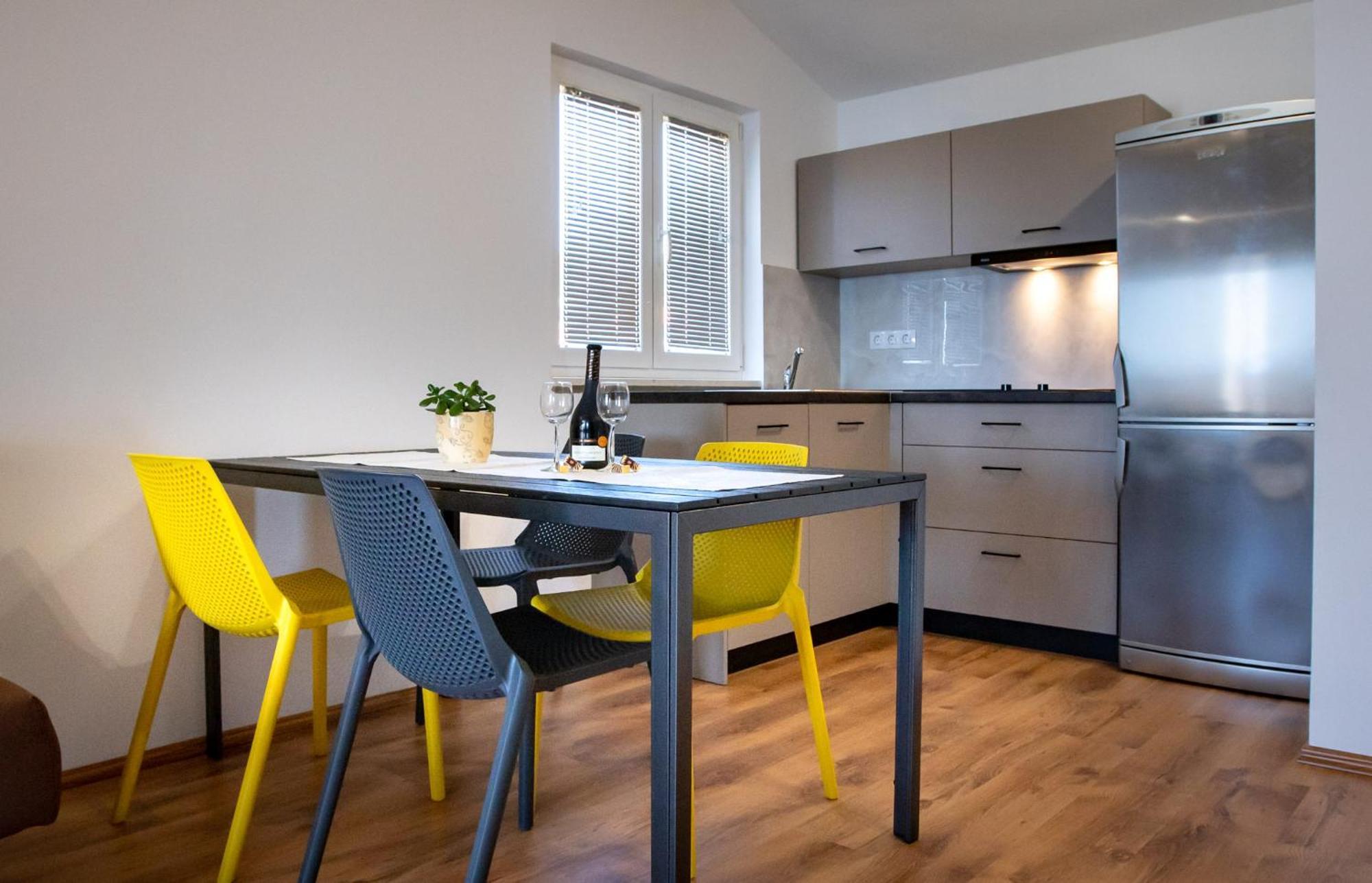 Apartments & Rooms Fam Ribaric Banjol Eksteriør bilde