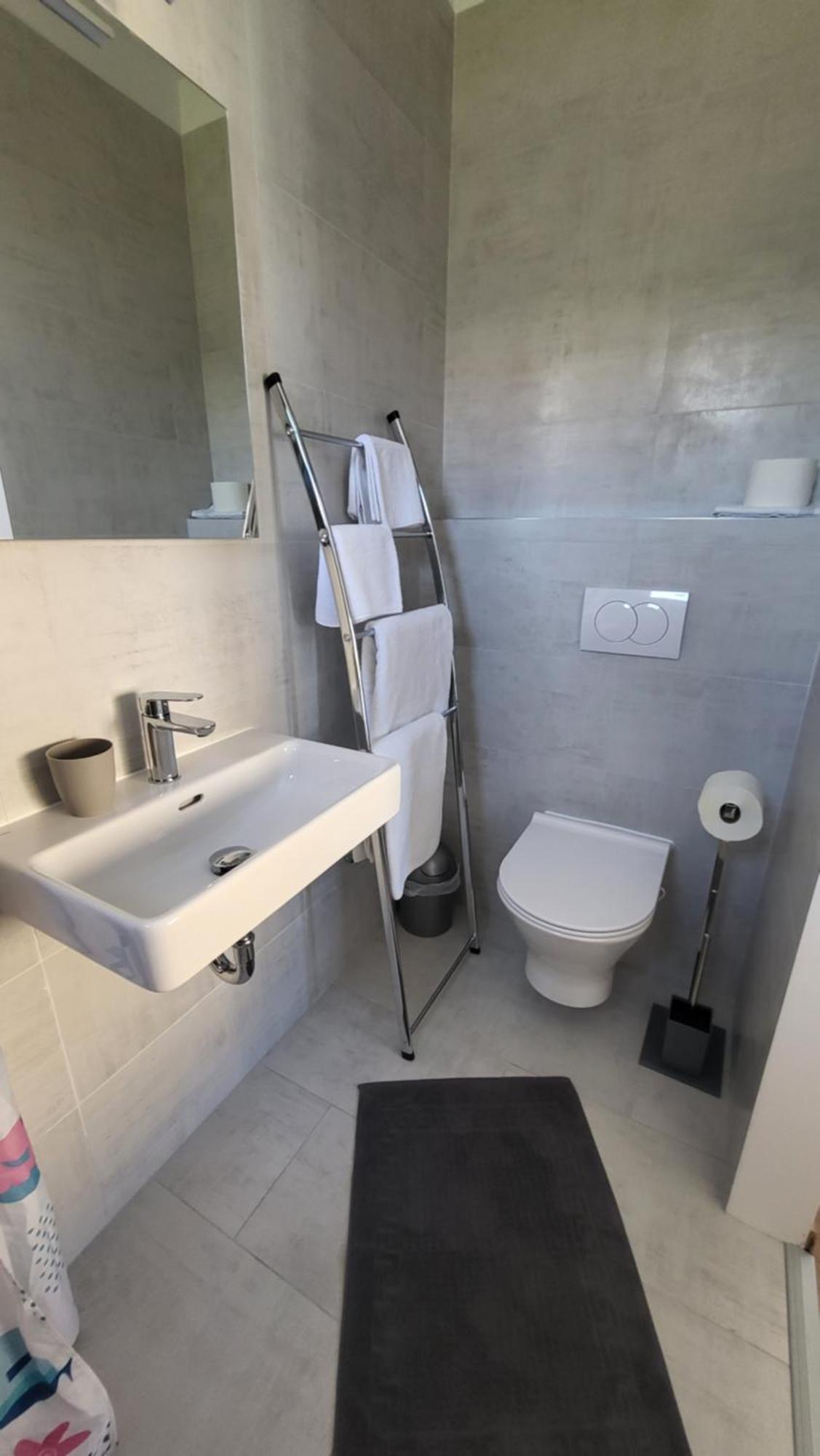 Apartments & Rooms Fam Ribaric Banjol Eksteriør bilde