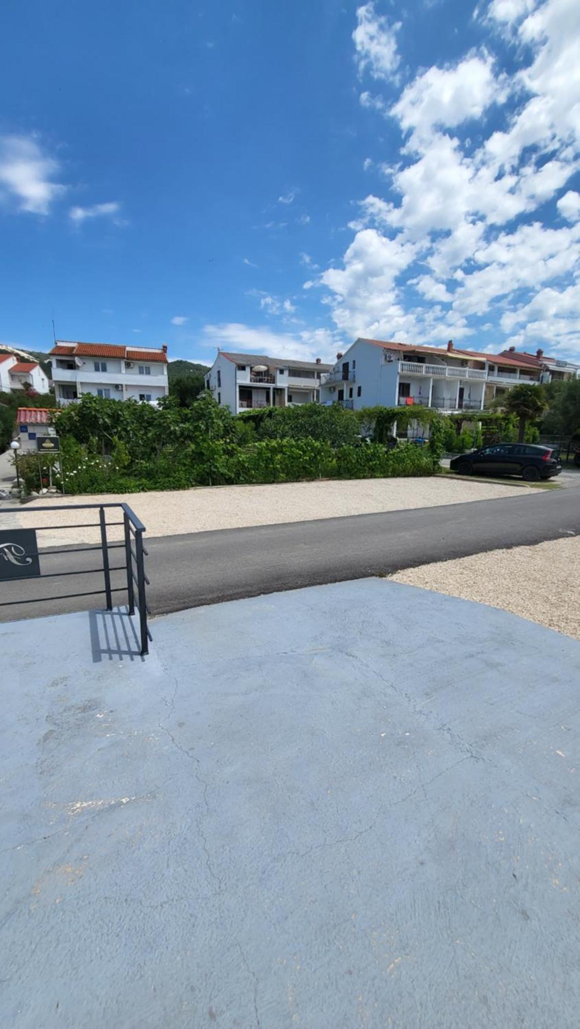 Apartments & Rooms Fam Ribaric Banjol Eksteriør bilde