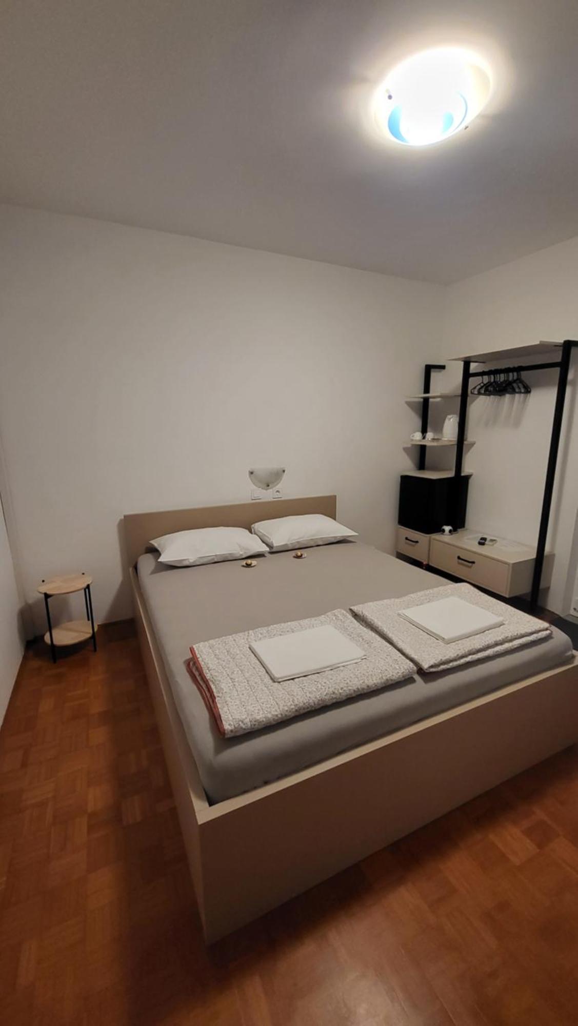 Apartments & Rooms Fam Ribaric Banjol Rom bilde