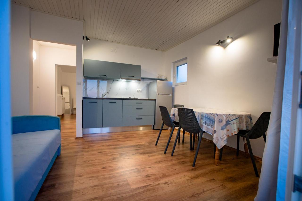 Apartments & Rooms Fam Ribaric Banjol Eksteriør bilde