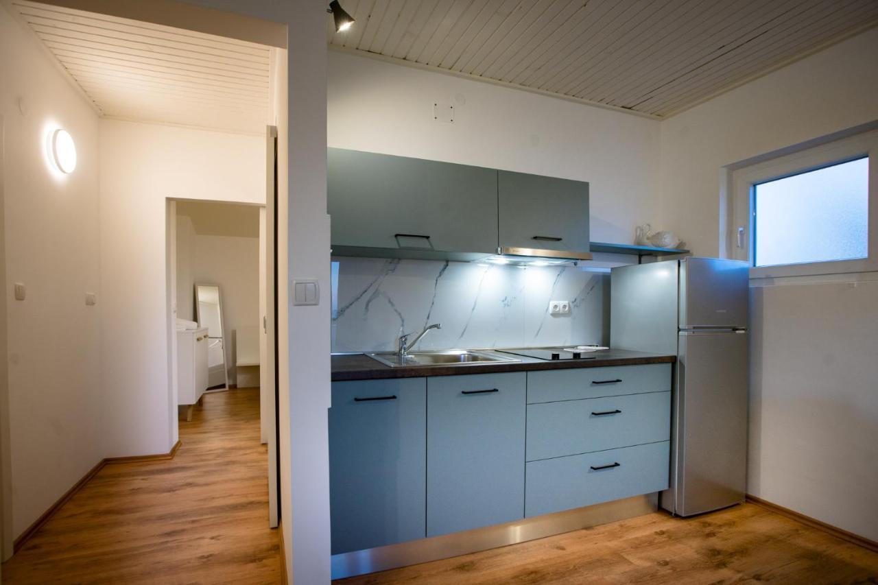 Apartments & Rooms Fam Ribaric Banjol Eksteriør bilde