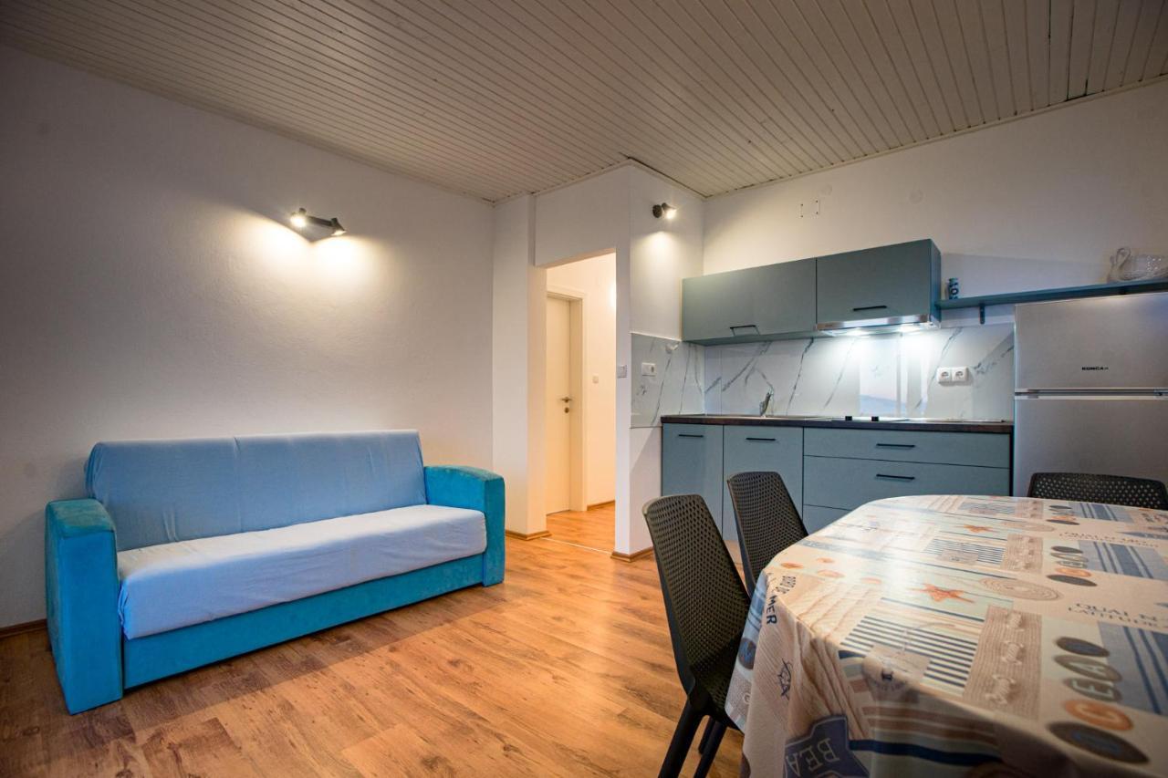Apartments & Rooms Fam Ribaric Banjol Eksteriør bilde